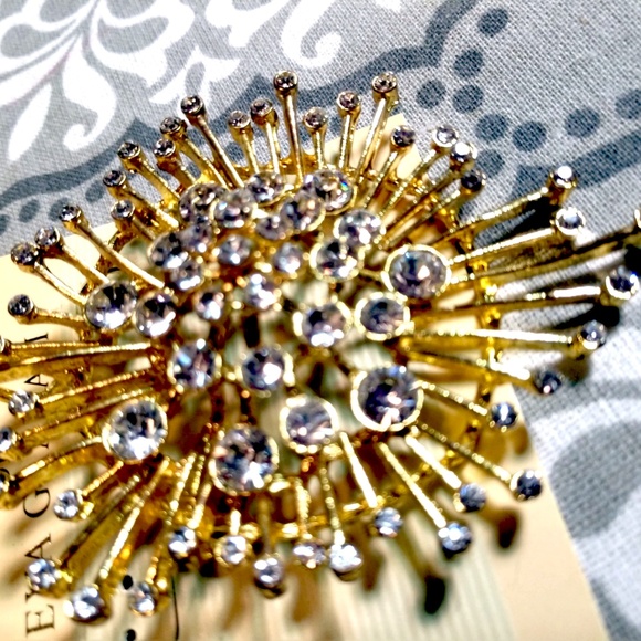 NWT Beautiful gold tone starburst 2.5" brooch - Picture 3 of 3